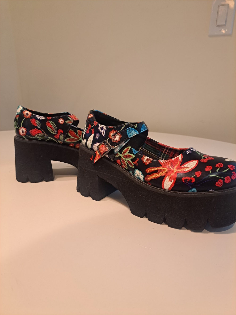 Floral Embroidered Black Platform Mary Jane Shoes